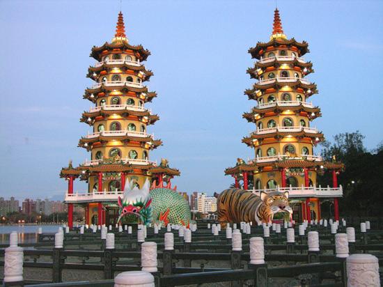 dragon-and-tiger-pagodas.jpg